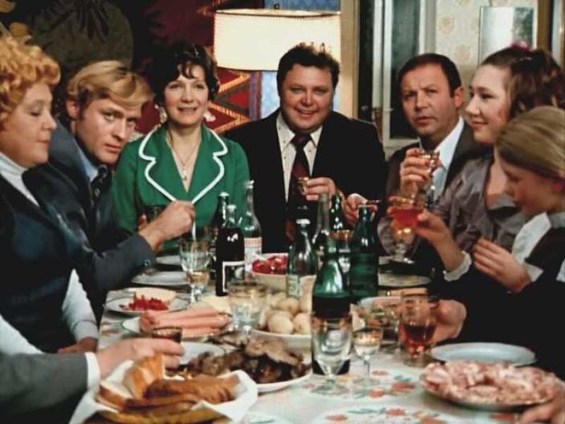 Прекрасная традиция - отметить еще и Старый Новый год. Кадр из фильма "Старый Новый год" 1980.