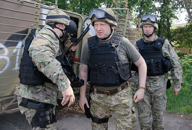 Александр Турчинов (в центре).