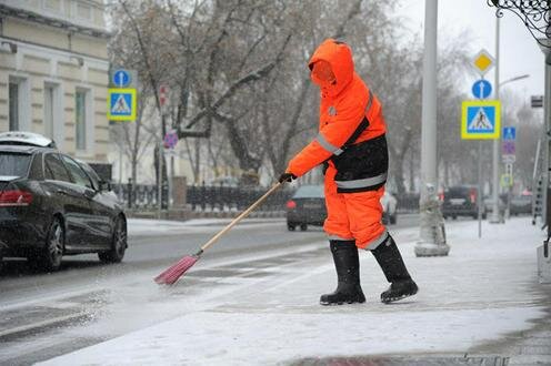  Дворник в московском районе Арбат. Фото с сайта Caoinform.ru