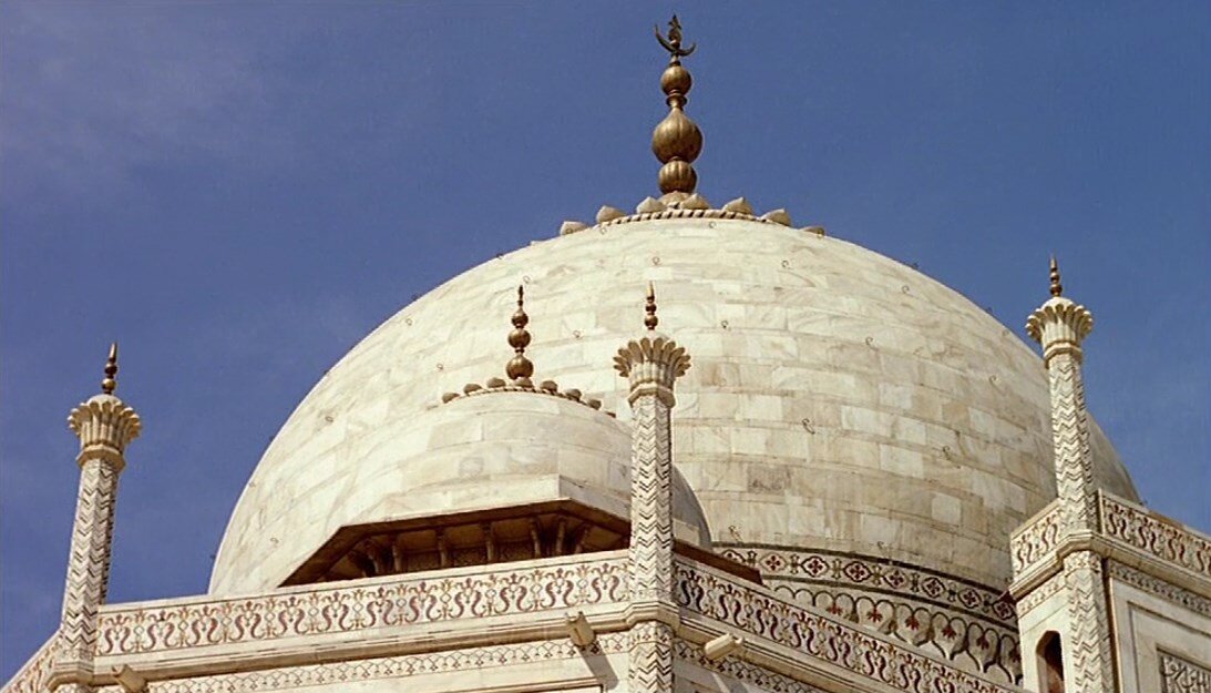 Комплекс тадж махал. Храм в Индии Тадж Махал. Тадж Махал купол. Тадж-Маха́л — мавзолей-мечеть. Тадж Махал главный купол.