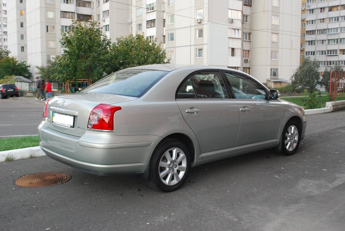 Авенсис 2008 года фото