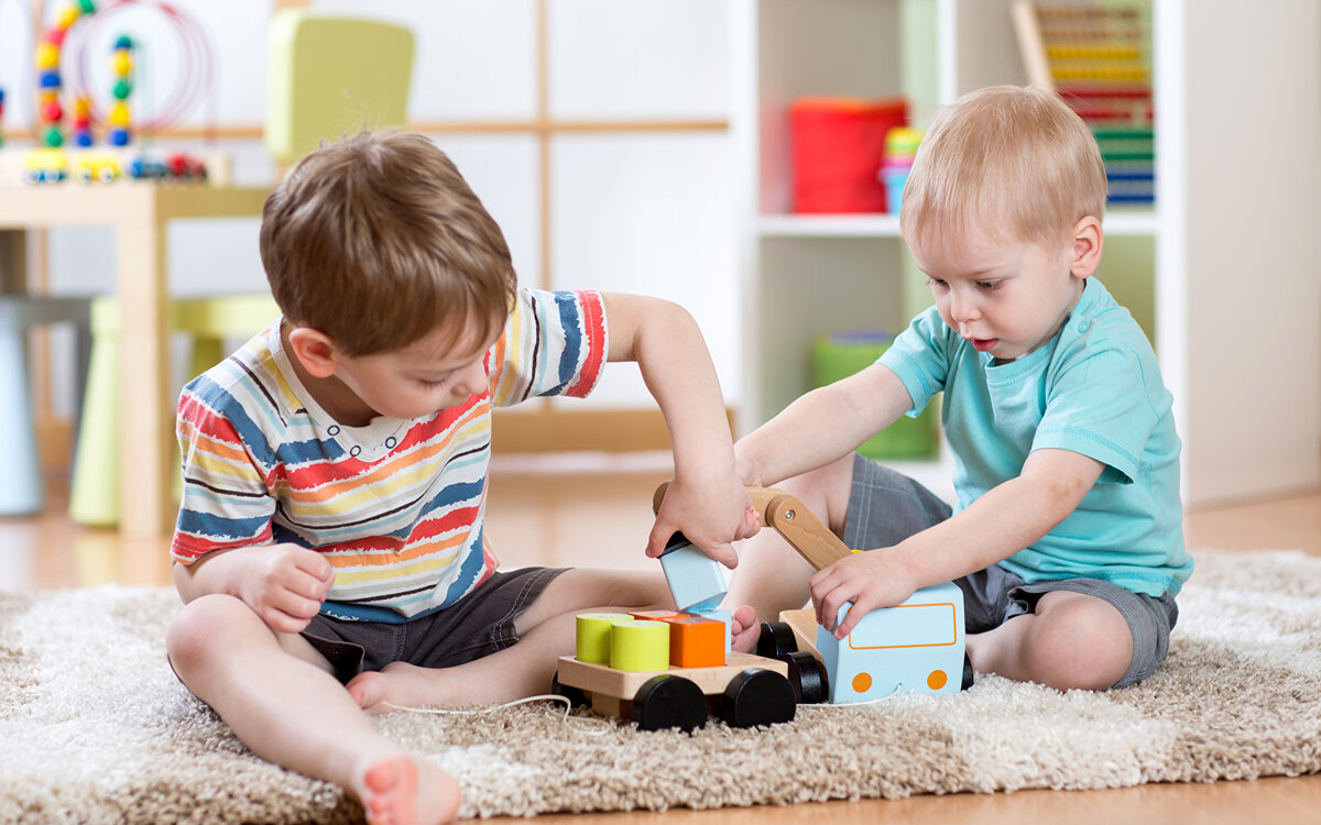 1. До 5 лет ребёнок физиологически может сосредотачиваться на одном задании от 3 до 7 минут. Не требуйте от него больше, чем то, на что он способен.  
⠀
2.