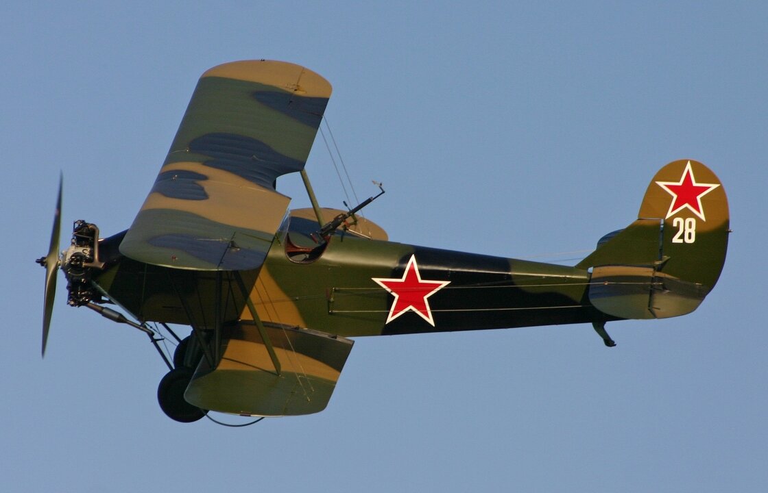 Самолет у 2 картинки