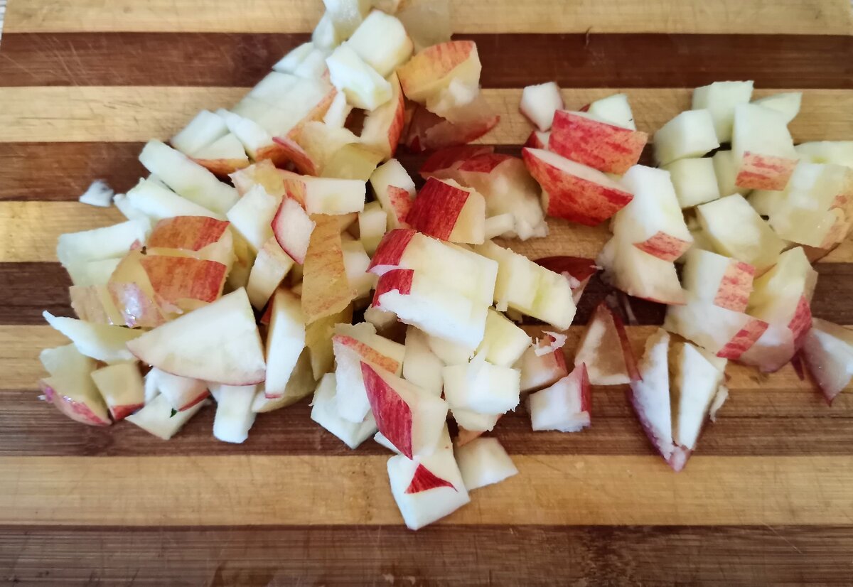 Домашнее яблоко.