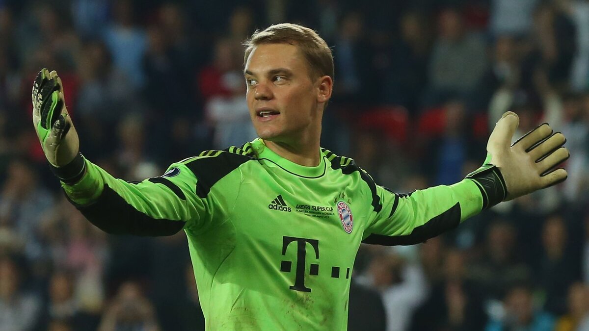 Мануэль Нойер (не путать с глаголом ноет)