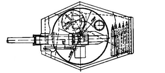 На виде сверху заметно, что орудие немного смещено в сторону. Это было сделано для  размещения в башне отделения управления. 