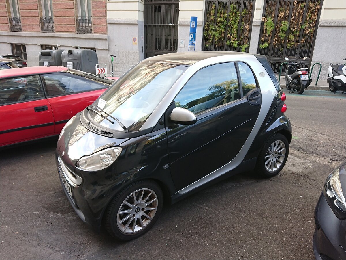 Да и размер некоторых европейских авто просто не позволяет разместить внутри полноценное запасное колесо