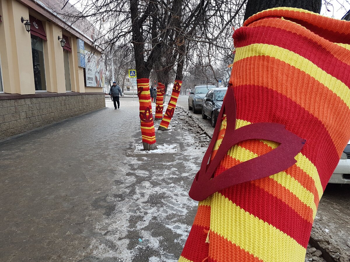 Можно еще ковры на асфальт постелить. 