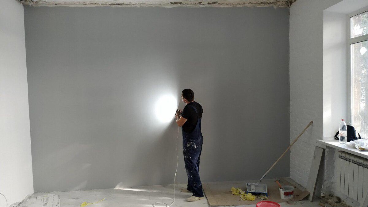 А это не просто стена, а экран для проектора!