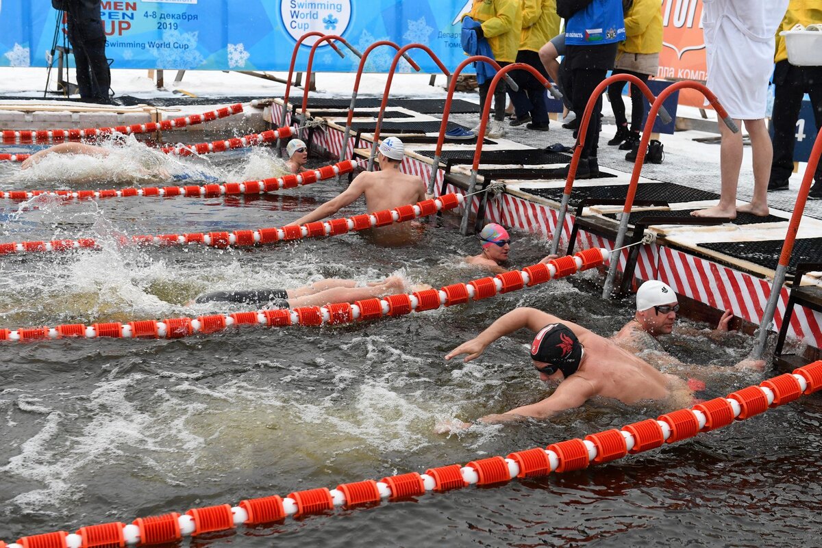 Спортивное зимнее плавание