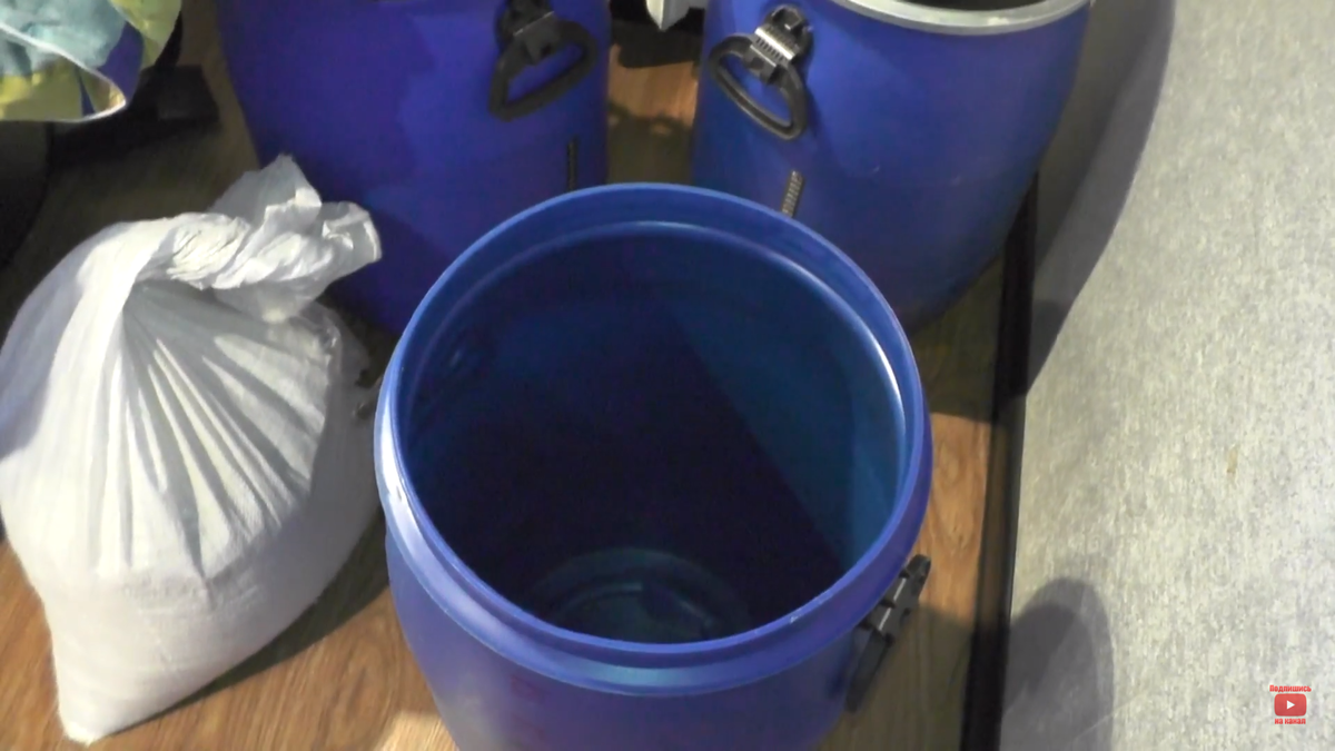 Лучше брать ёмкость побольше. 