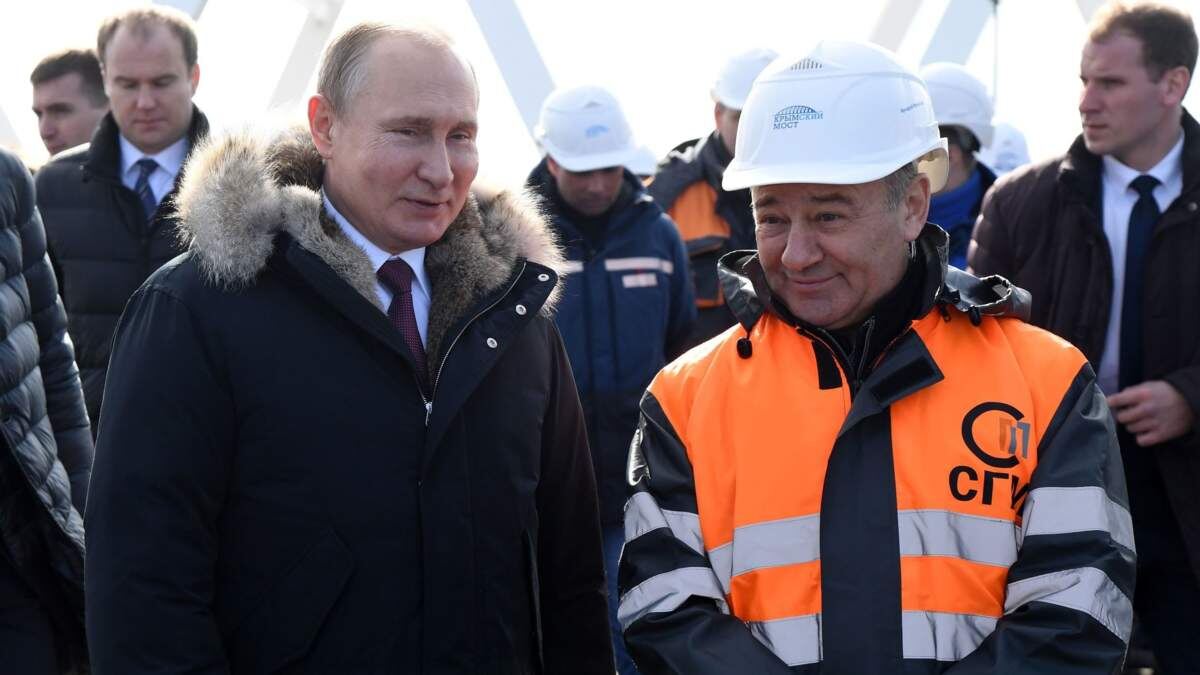 Владимир Путин и Аркадий Ротенберг на Крымской мосту