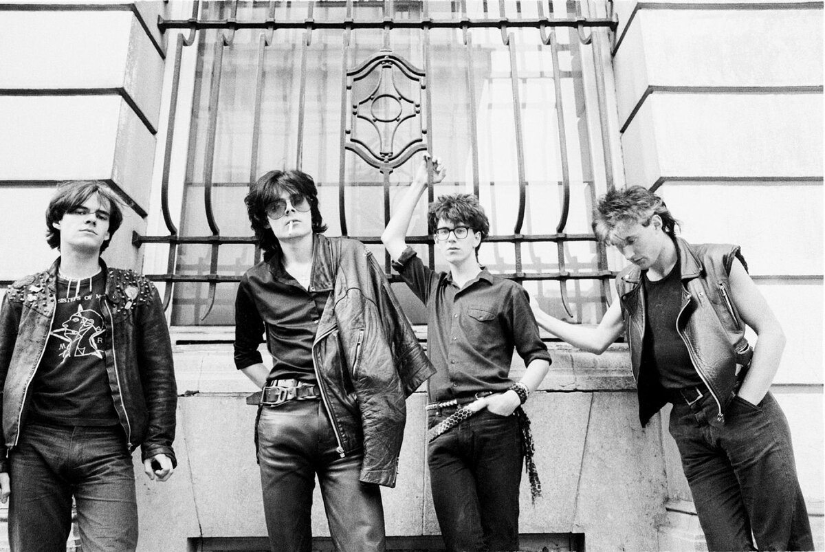 The Sisters of Mercy образца 1983 года (Элдрич второй слева)