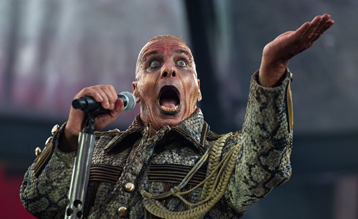 Москва! Звонят колокола...