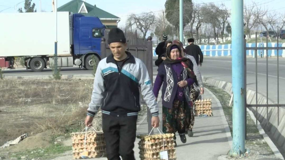 Таджиков призывают
