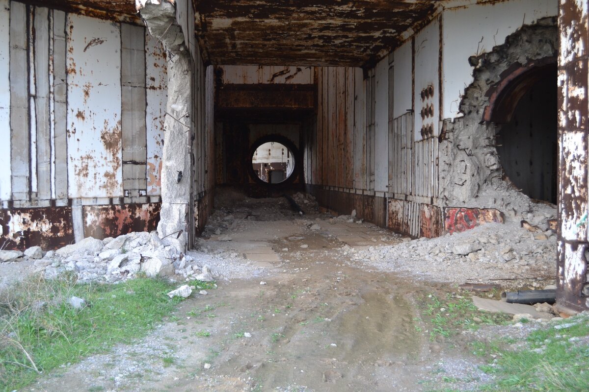 Заброшенная атомная станция. Вход.