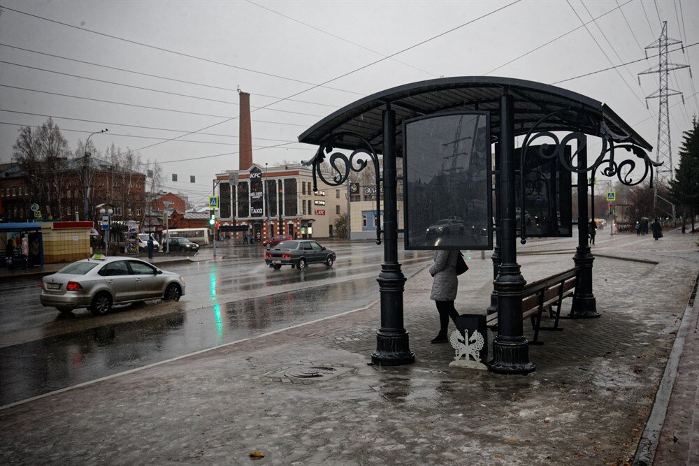 Это Томск, здесь не справились в обслуживание нормальных остановок и решили ставить вот это. Яндекс. Картинки