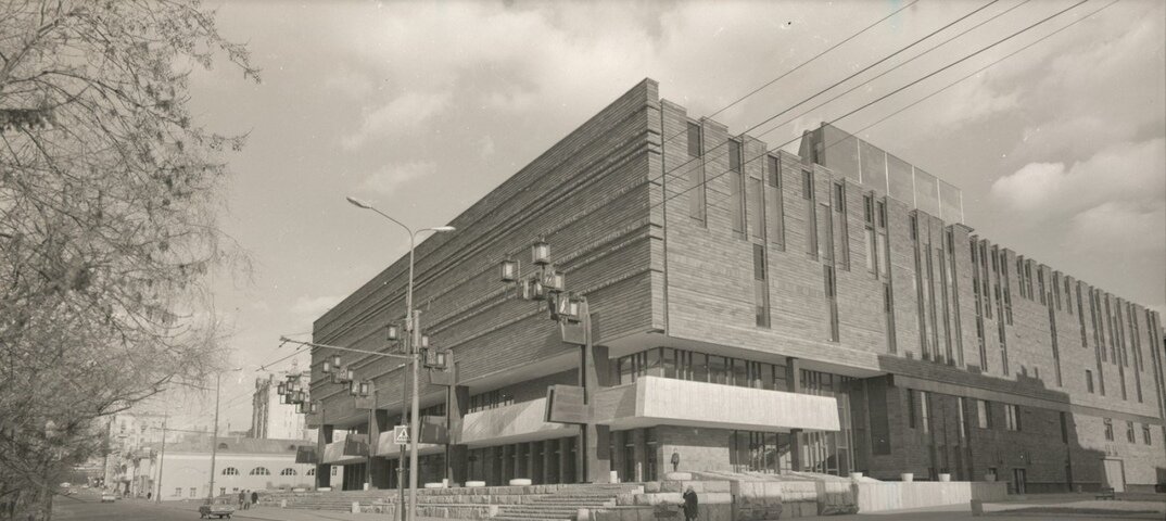 Новое здание МХАТ им. Горького на Тверском бульваре, 22. 1970-е годы.