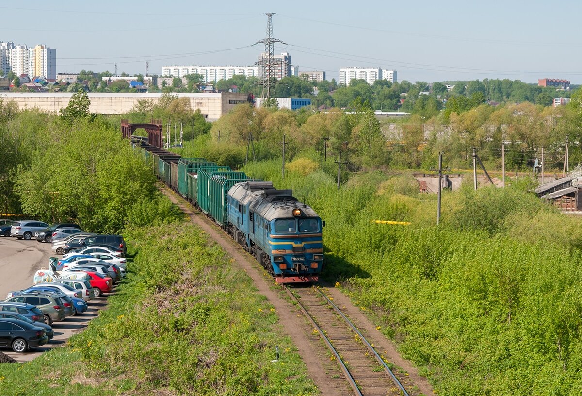 2М62У-0221 с грузовым поездом, перегон Ижевск - Позимь