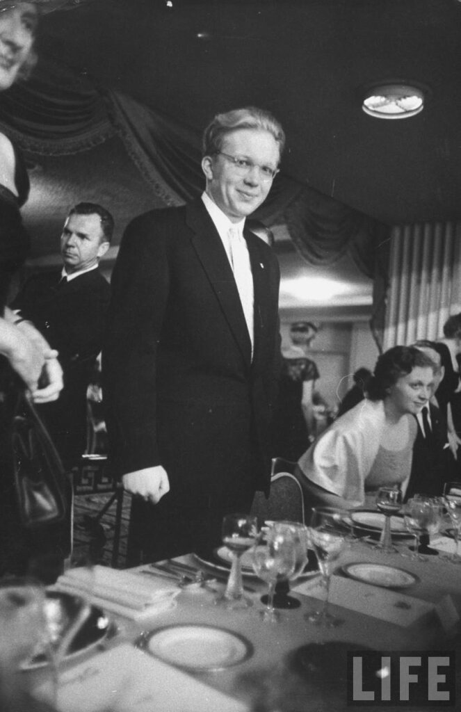 Источник:Яндекс.Картинки (Сергей Хрущёв)