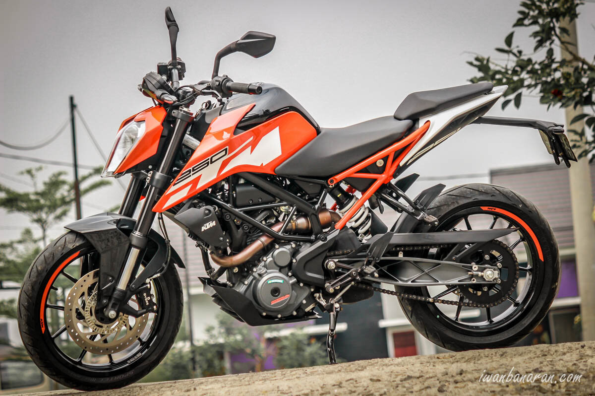 Ktm duke. КТМ Дюк 250. КТМ 250 Duke. KTM Duke 250. Мотоцикл KTM 250 Duke.