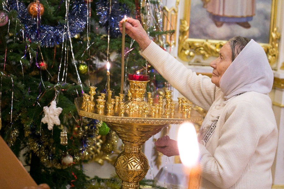 Подготовка к рождеству. Рождество Православие. Русское православное Рождество. Богослужение на Рождество свеча