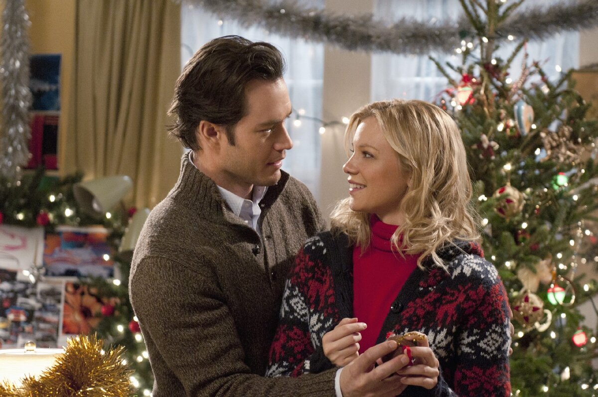 кадр из фильма "12 Рождественских свиданий"