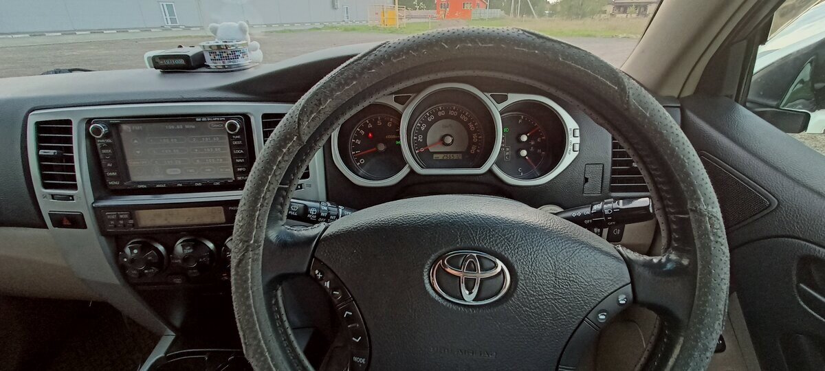 Приборная комбинация получила радиальную оцифровку.