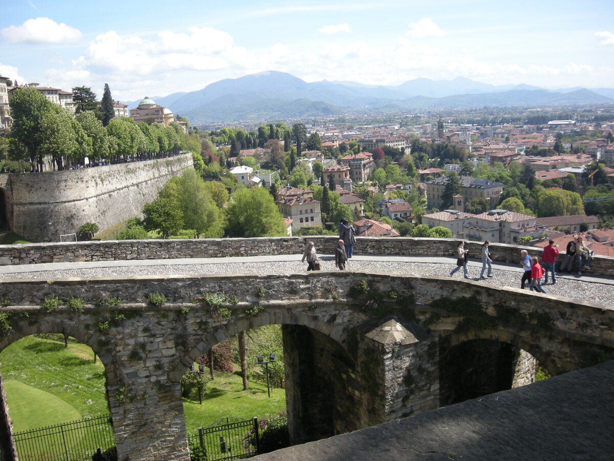 Бергамо. Вид с уровня Читта Альта (верхнего города). Фото автора