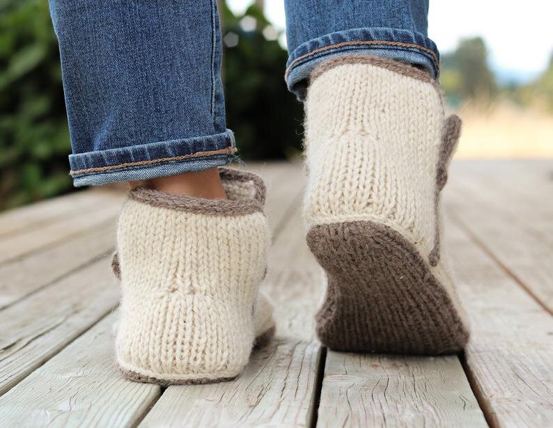 Вязаные тапки спицами