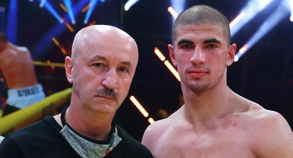 Давид Дзукаев справа.