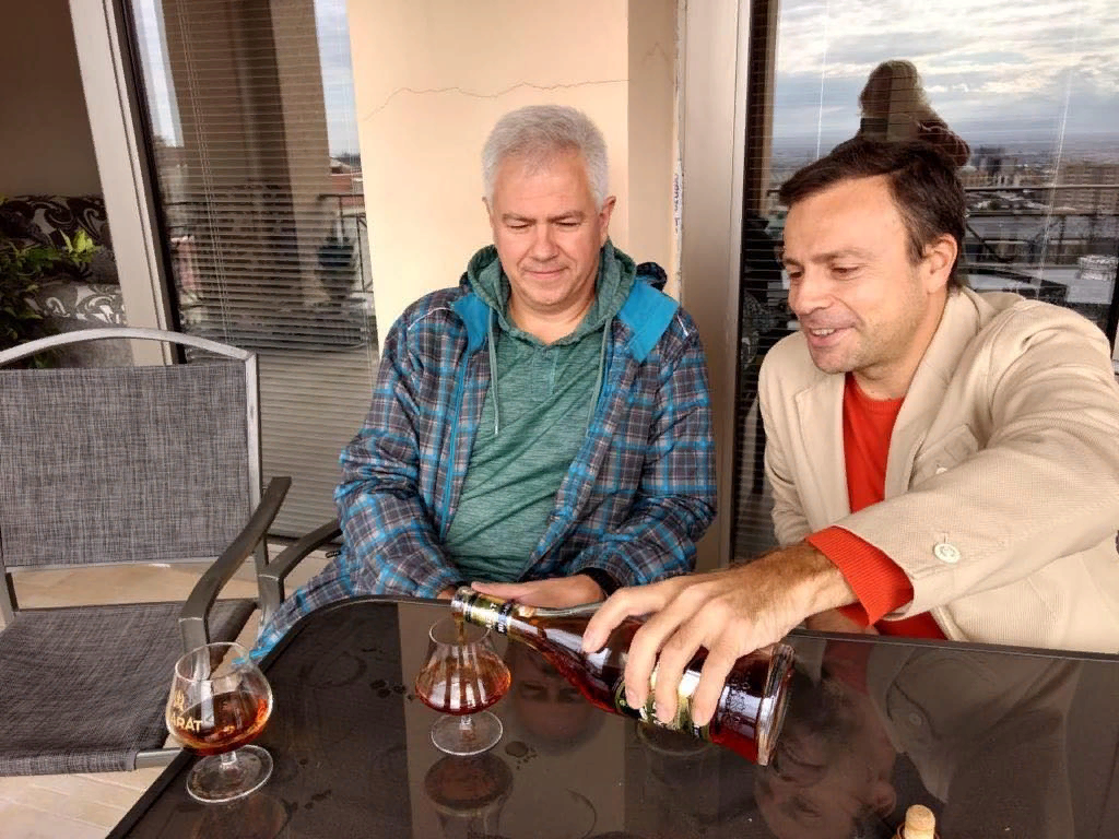 Евгений Дзичковский принимает поздравления от Игоря Рабинера. Фото - с личной страницы Facebook Евгения Викторовича