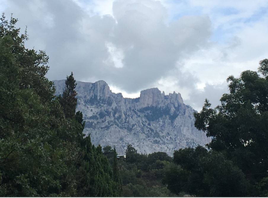 Вид из Алупки на гору Ай-Петри