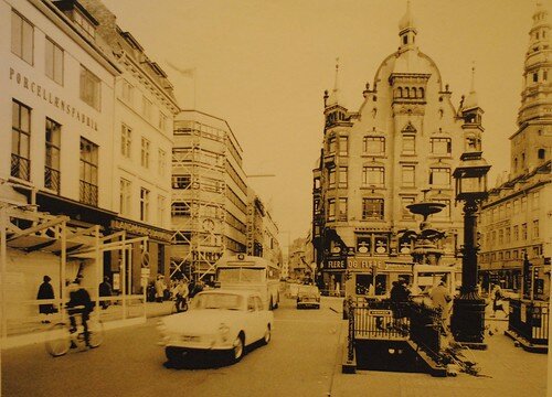 Улица Strøget (одна из первых пешеходных улиц в Копенгагене) в 1962 году  