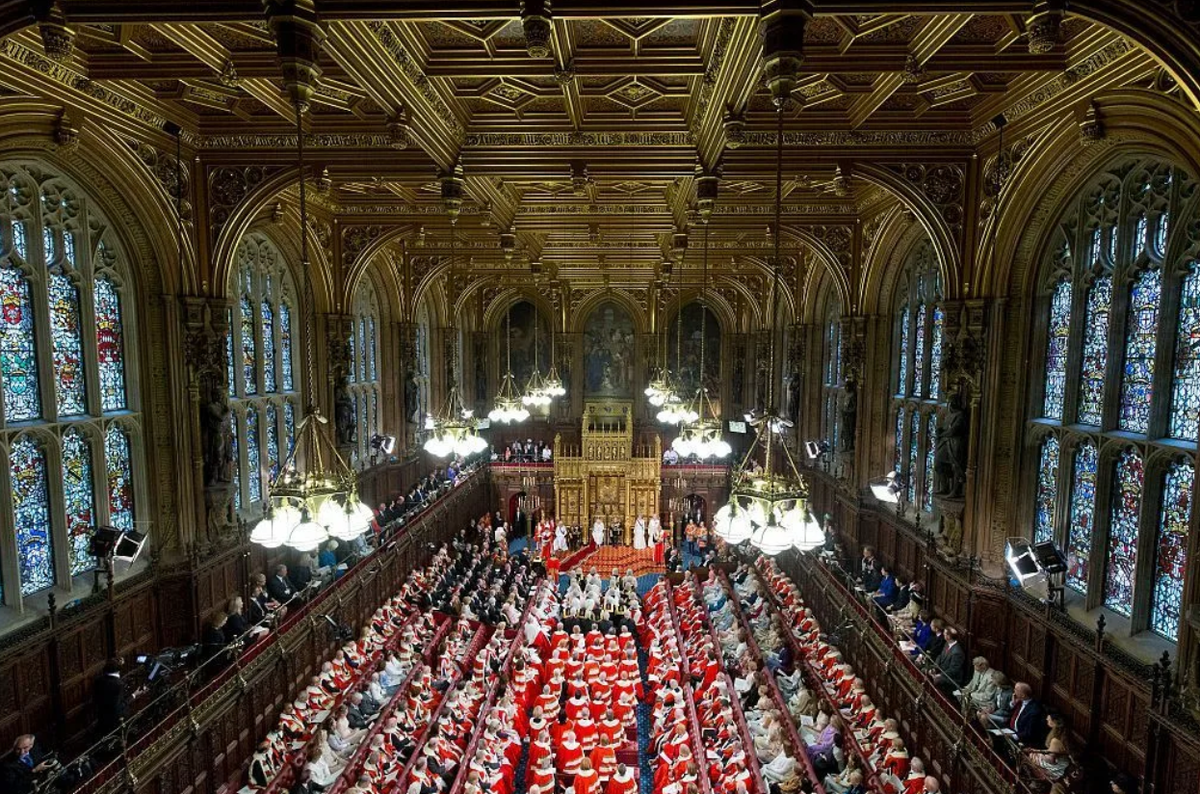 В каком году первый парламент англии. Парламент Лондон палата лордов. Палаты парламента в Англии. Британия палата лордов. Палаты парламента Британия.