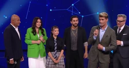 Жюри и ведущий передачи "Ты супер!"