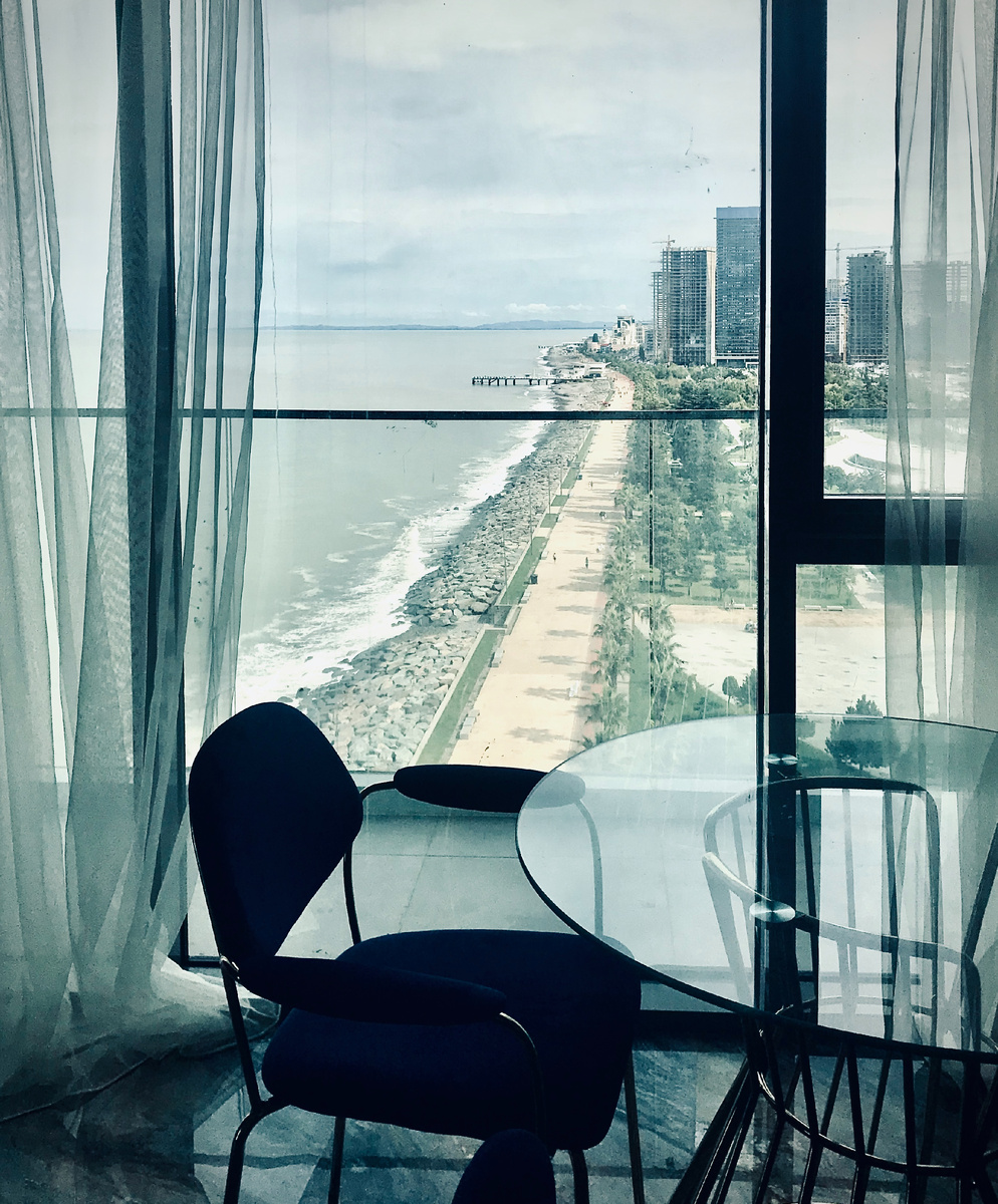 Вид из окна апартаментов в комплексе Batumi View