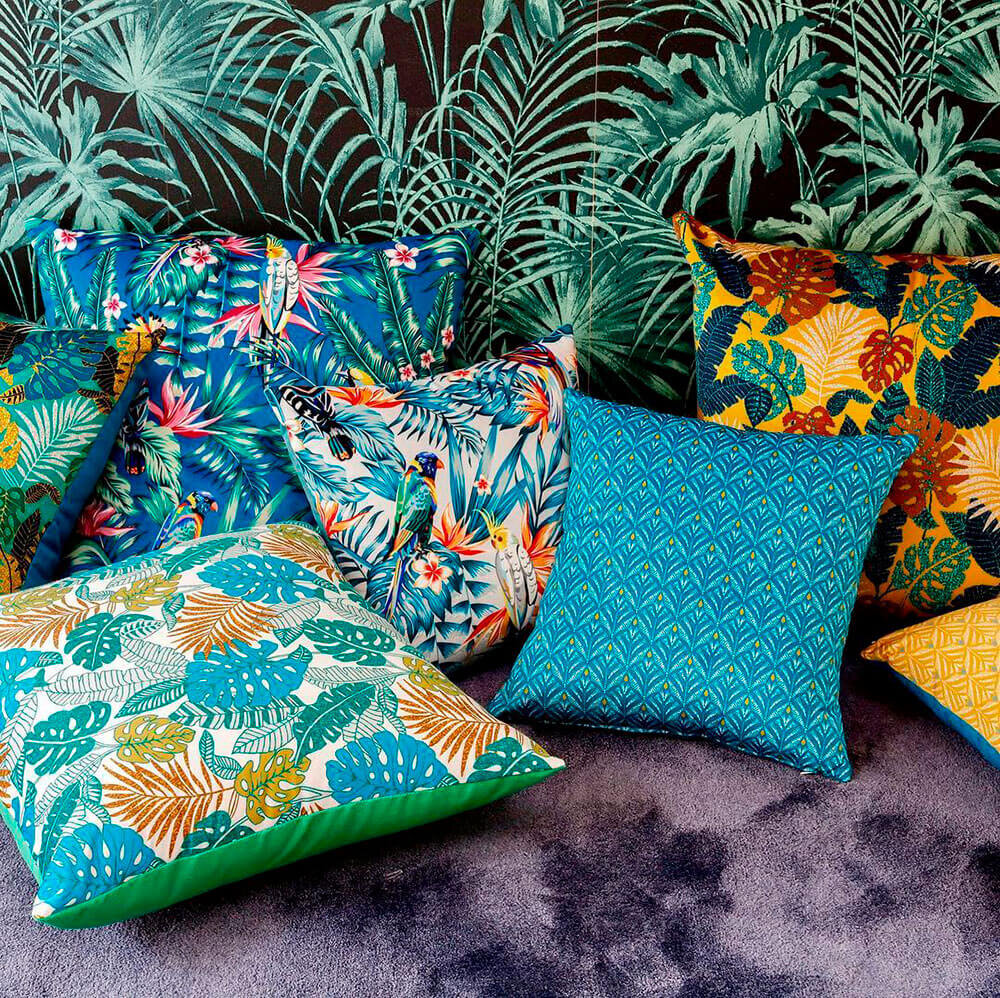 Подушки из французских тканей safeco