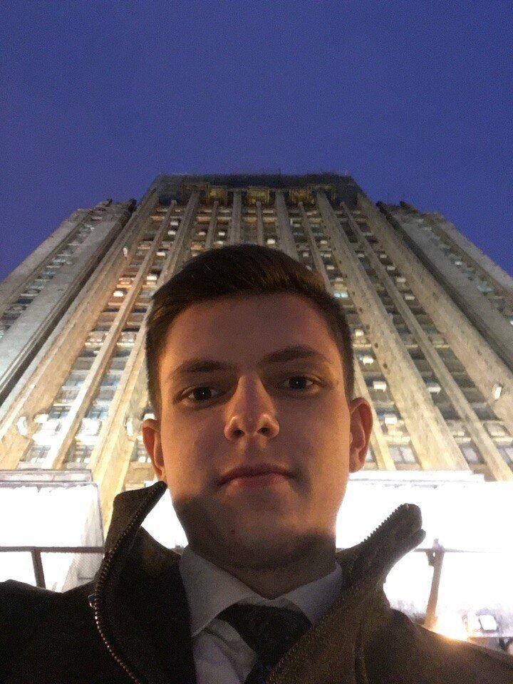 А это здание МИДА, если кто не в курсе)))