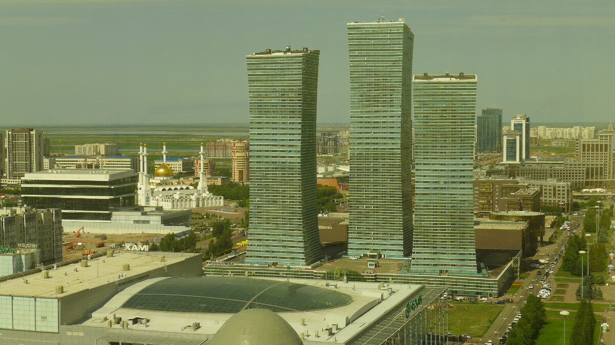 Вид сверху (с Байтерек). Столица Казахстана. Фото: "Лодочник"