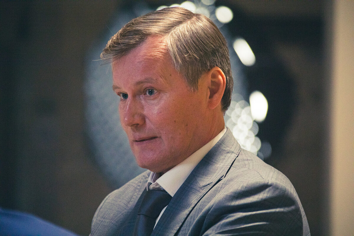 Игорь Гордин в роли Павла Дёмина. Источник фото: https://www.kino-teatr.ru/kino/movie/ros/ser/143231/foto/1134851/