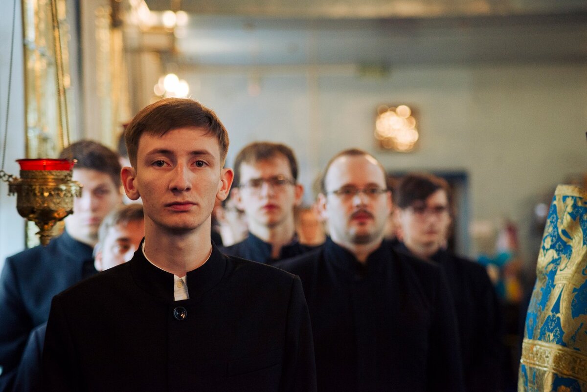 Я ухожу из церкви. Человек ушедший из церкви. Почему дети уходят из церкви. Человек ушедший из церкви. Церковь человек уходит.