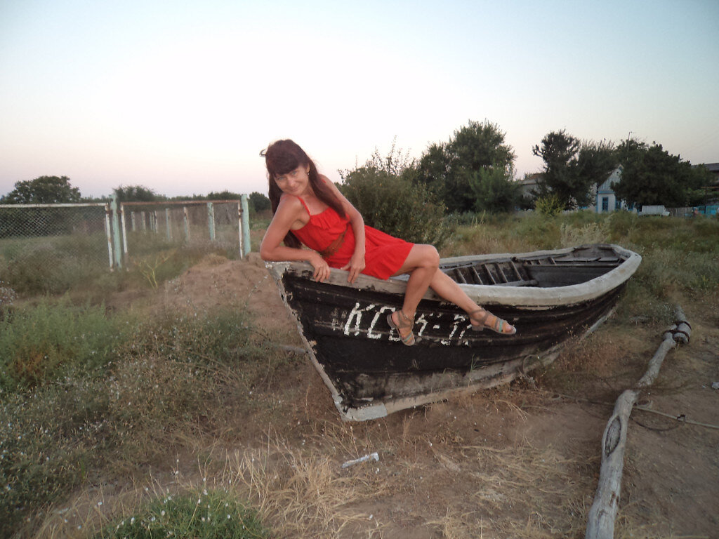 Да, да)) Тот самый красный сарафан)) Фотка моя)) На фотке я)