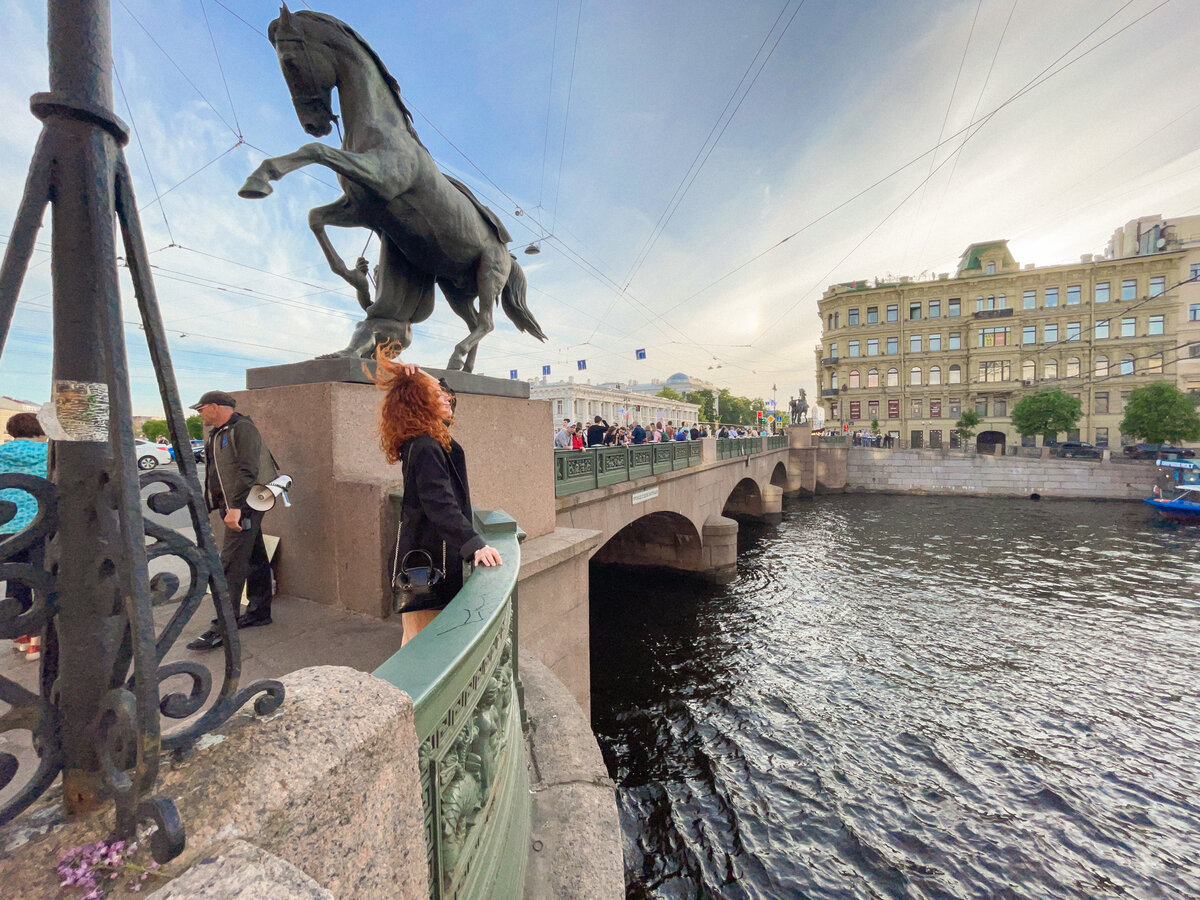 Стою довольная своими поисками