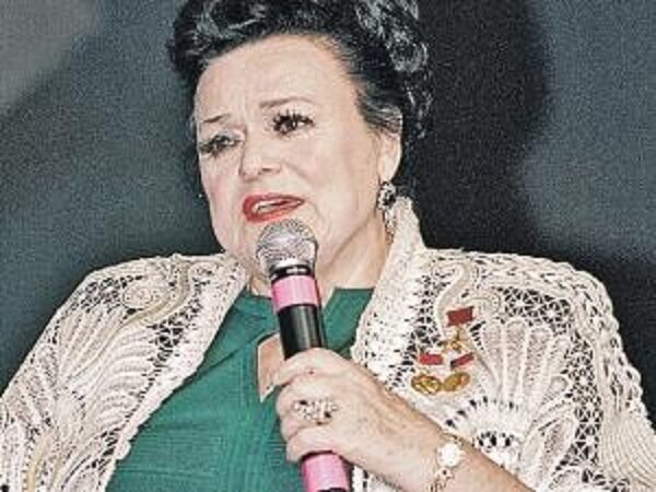 Жакет из кружева на коклюшках на певице Л. Зыкиной