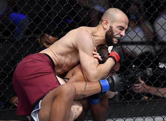 Альберт Дураев душит Кайо Битенкура, и получает контракт с UFC. Источник: sherdog.com