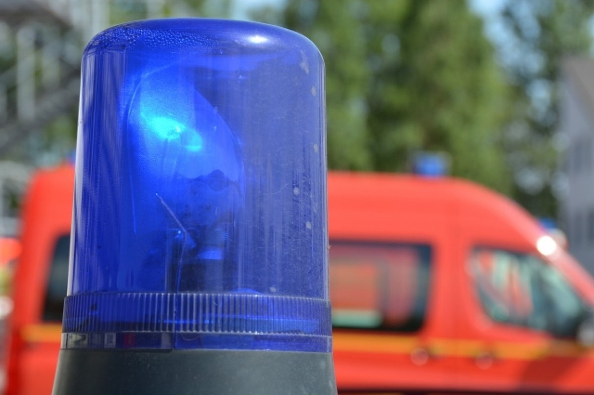    В Барнауле перекрыли улицу из-за падения автовышки на автомобиль