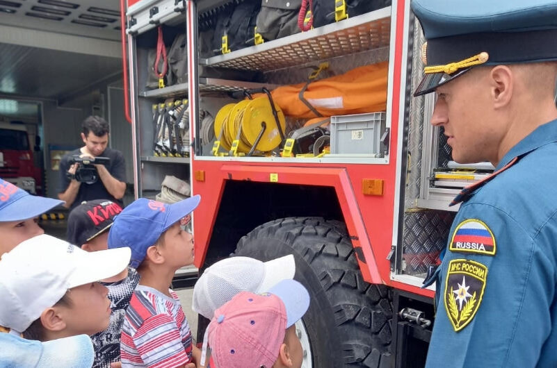    Посещение пожарно-спасательной части № 28 (фото: ГКСУ СО «Камышинский СРЦ»)