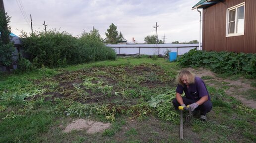 Деревенские мужики насилуют гостью с большими сиськами