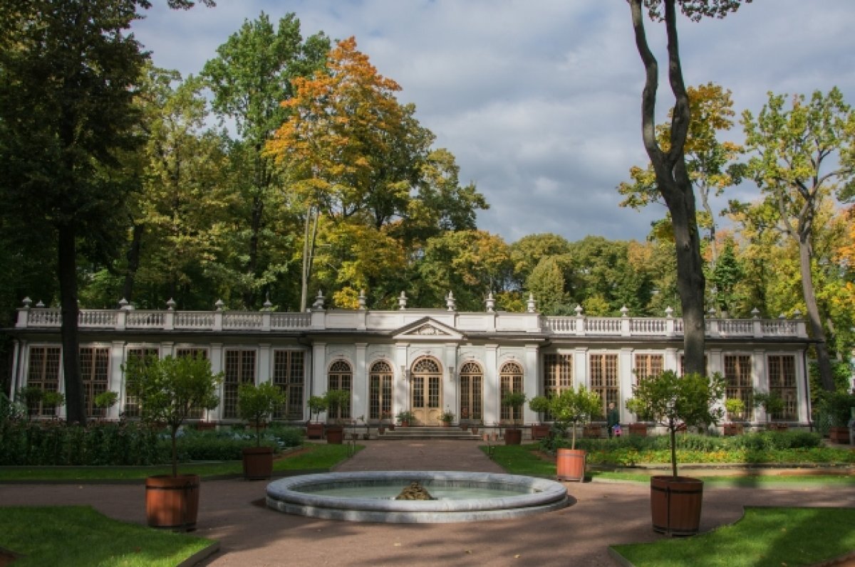    Первая неделя осени в Петербурге начинается теплом, солнцем и без дождя
